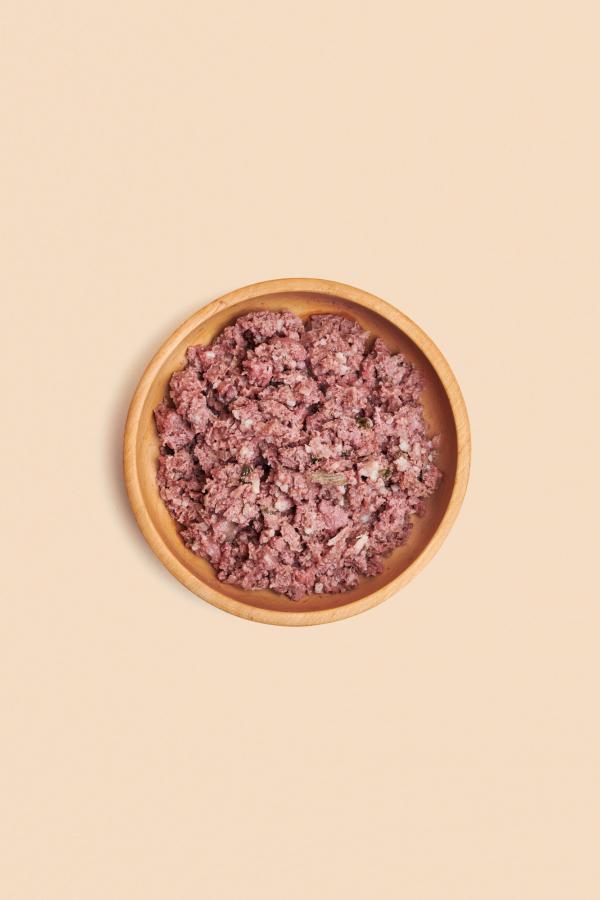 Doseninhalt Hundefutter mit Lamm